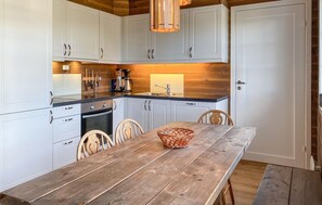 Frigorifero, forno, piano cottura, lavastoviglie