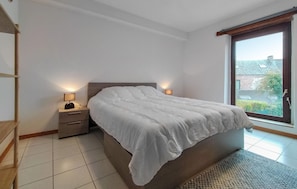 2 bedrooms, travel cot, free WiFi - 2 bedroom pet friendly home in Treignes (Treignes)