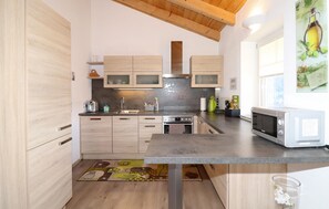 Réfrigérateur, plaque de cuisson, lave-vaisselle, cafetière/bouilloire