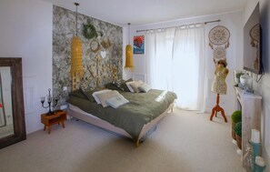 7 bedrooms, iron/ironing board, travel cot, free WiFi