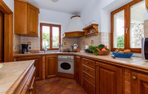 Kühlschrank, Herdplatte, Geschirrspüler