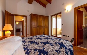 4 bedrooms, travel cot, free WiFi - Gorgeous home in Labin (Labin)