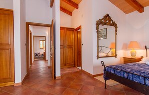 4 bedrooms, travel cot, free WiFi - Awesome home in Labin (Labin)