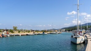 A marina with boats docked, a small building, and a clear sky. - Awesome apartment in Scarlino with WiFi (Scarlino)
