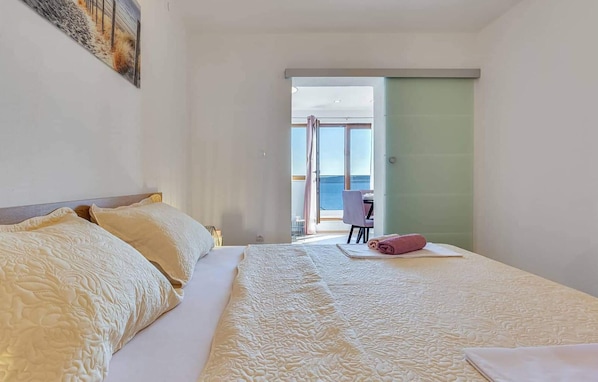 1 quarto, Wi-Fi de cortesia, roupa de cama