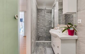 Shower - Beautiful apartment in Baric Draga with WiFi (Baric Draga)