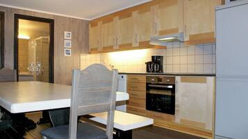 Fridge, dishwasher, coffee/tea maker