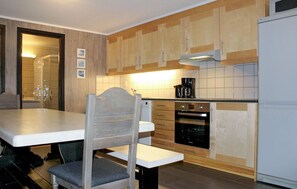 Fridge, dishwasher, coffee/tea maker