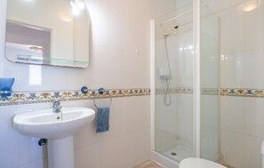 Shower, hair dryer - Awesome apartment in Mojacar (Mojacar)