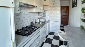 Réfrigérateur, plaque de cuisson, lave-vaisselle, cafetiÚre/bouilloire