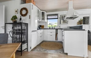 冷蔵庫、コンロ、食器洗い機、コーヒー / ティーメーカー