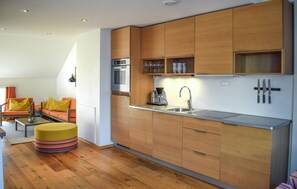 Fridge, dishwasher, coffee/tea maker