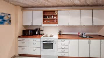 Réfrigérateur, four, plaque de cuisson, cafetiÚre/bouilloire