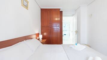 2 slaapkamers, een strijkplank/strijkijzer, wifi, beddengoed