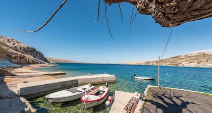Lovely apartment in Metajna with house sea view