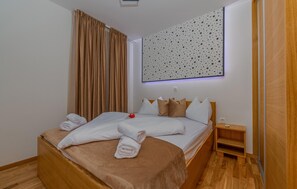 2 多间卧室、客房内保险箱、熨斗/熨衣板、免费 WiFi