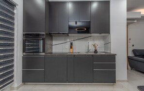 Réfrigérateur, four, plaque de cuisson, lave-vaisselle