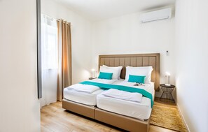 6 bedrooms, travel crib, free WiFi - 6 bedroom stunning home in Sinj (Sinj)