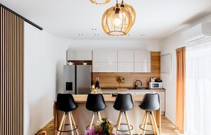 Køleskab, ovn, kogeplade, opvaskemaskine