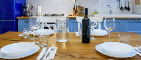 Fridge, stovetop, dishwasher, coffee/tea maker