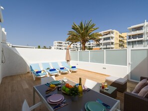 Outdoor dining - Bungalow in Maspalomas Near Golf & Beach (San Bartolomé de Tirajana)