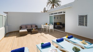 Chalet | Outdoor dining - Bungalow in Maspalomas Near Golf & Beach (San Bartolomé de Tirajana)