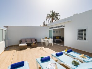 Chalet | Outdoor dining - Bungalow in Maspalomas Near Golf & Beach (San Bartolomé de Tirajana)