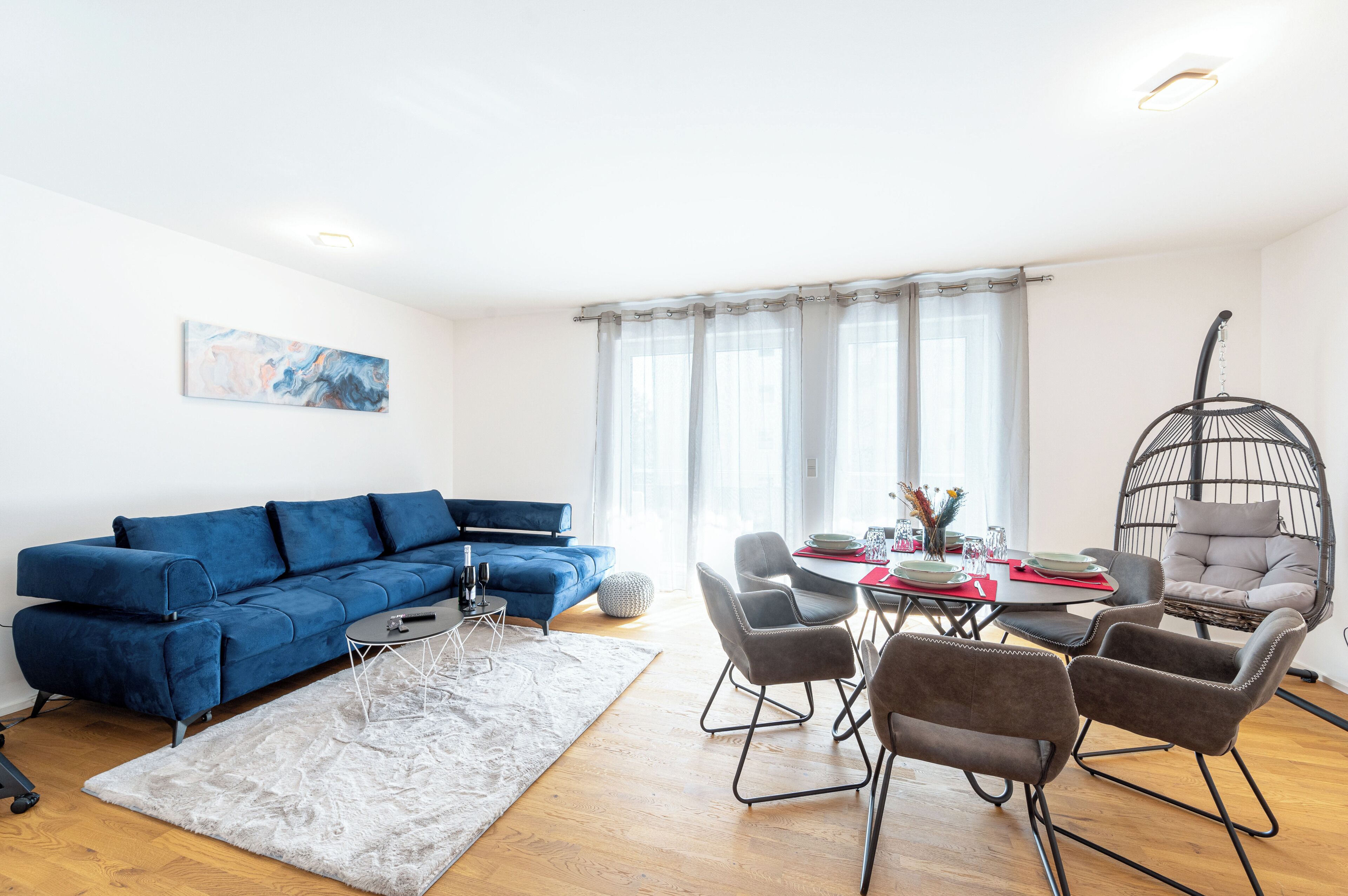Comfort-huoneisto, 2 makuuhuonetta, tupakointi kielletty, parveke | Työpöytä, kannettavalle tietokoneelle sopiva työtila, pimennysverhot