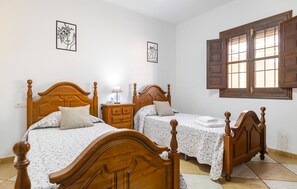 3 bedrooms, travel cot, free WiFi, bed sheets