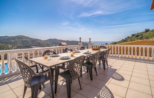 Stunning home in Torrox with house sea view