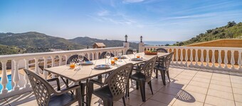 Stunning home in Torrox with house sea view