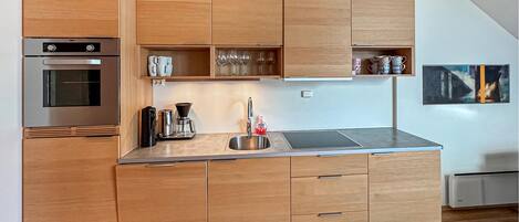 Fridge, dishwasher, coffee/tea maker