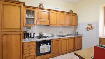 Kühlschrank, Herdplatte, Geschirrspüler