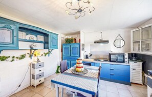 Fridge, microwave, oven, stovetop - Stunning apartment in Treignac with WiFi (Treignac)