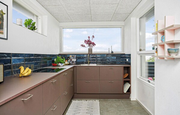 Fridge, stovetop, dishwasher, coffee/tea maker
