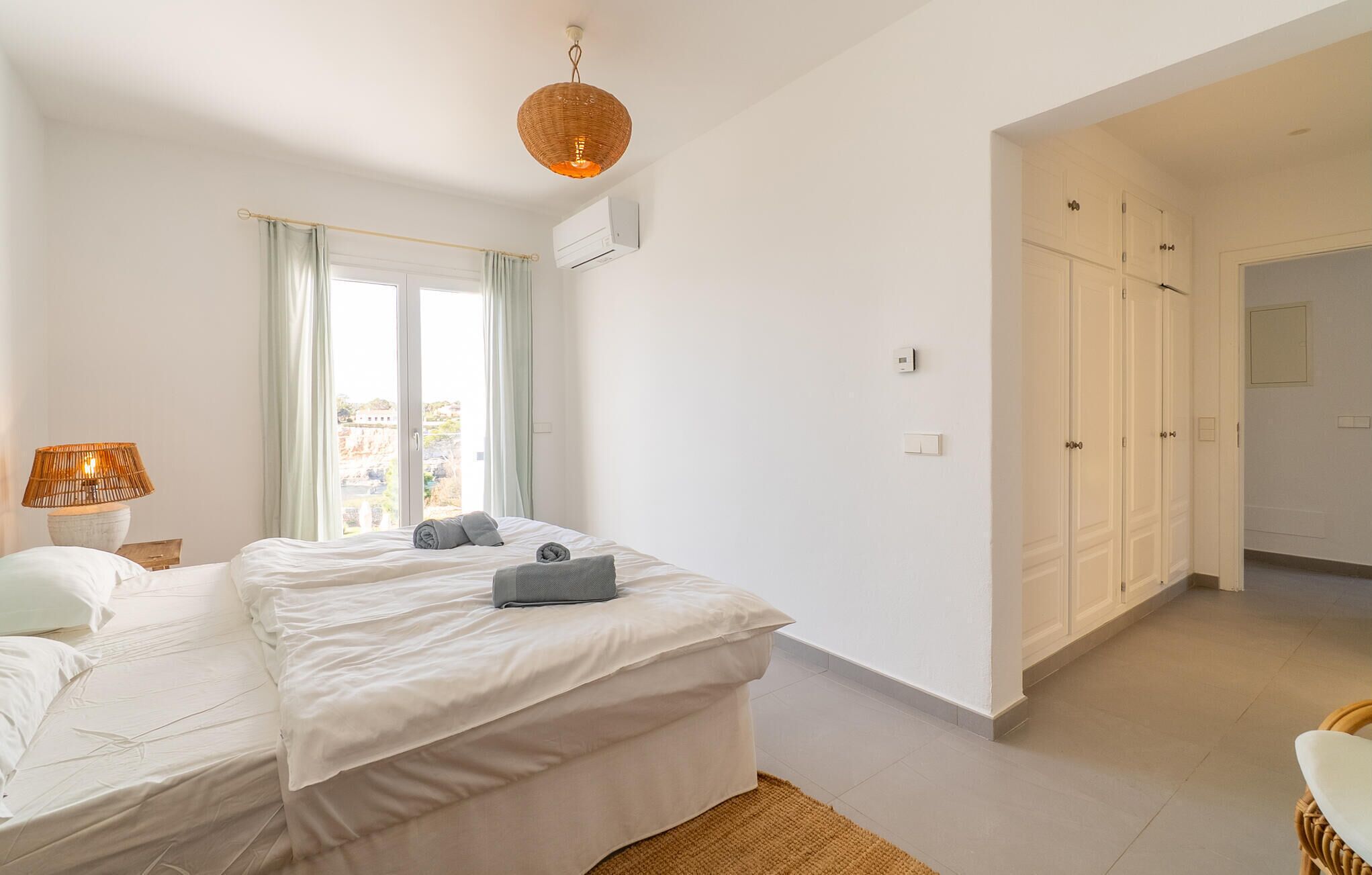 Cuna de viaje y wifi gratis 