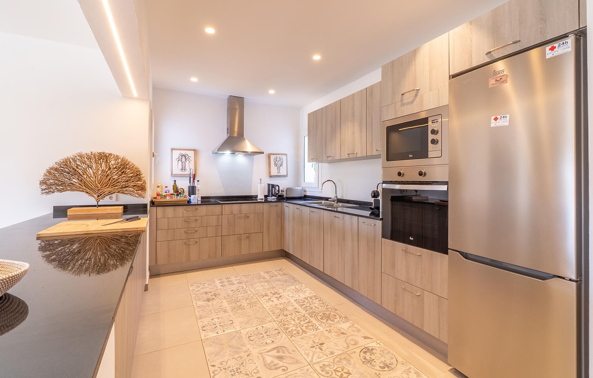 Fridge, oven, stovetop, dishwasher