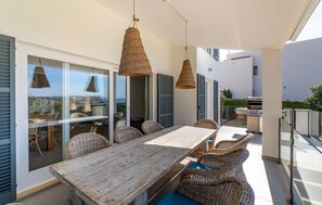 Outdoor dining - Amazing home in Cala Santanyi (Cala Santanyi)