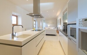 Réfrigérateur, four, plaque de cuisson, lave-vaisselle