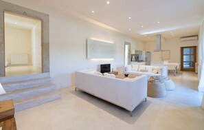 Living area - Awesome home in Selva (Selva)