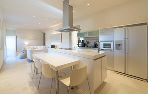 Fridge, microwave, oven, stovetop - Luxurious home in Selva with private swimming pool, can be inside or outside (Selva)