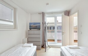 2 bedrooms, free WiFi - Beach front home in Tossens with sauna (Tossens)