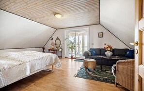 2 bedrooms, travel cot, free WiFi