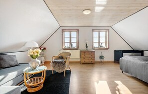 2 bedrooms, travel crib, free WiFi