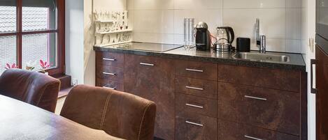 Fridge, stovetop, dishwasher, coffee/tea maker