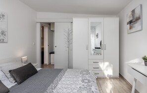 1 chambre, fer et planche à repasser, lit parapluie, Wi-Fi gratuit