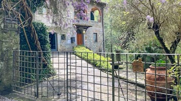 Enceinte de lâhĂ©bergement