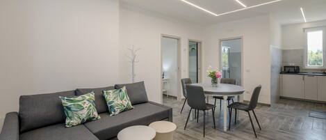 Smart TV, table tennis