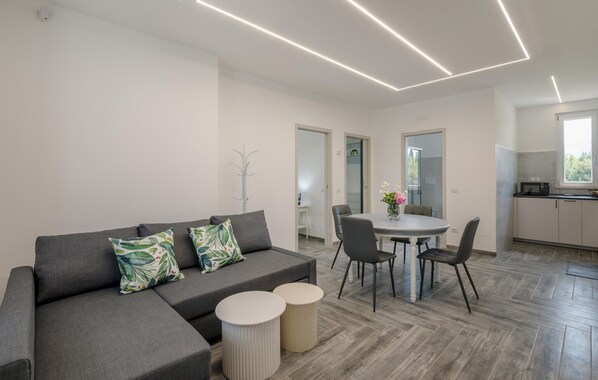 Smart TV, table tennis