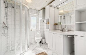 Shower - Cozy home in Knebel with WiFi (Knebel)